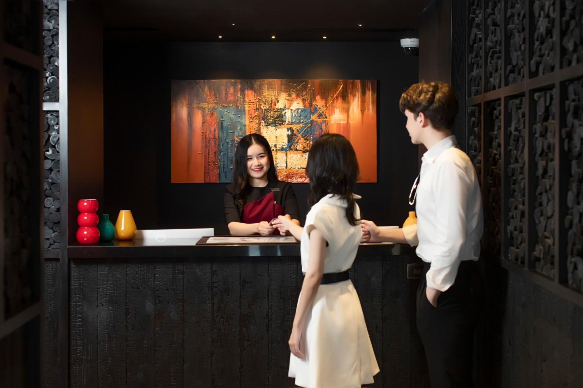 The Gravitique Hotel Khaosan Бангкок Экстерьер фото